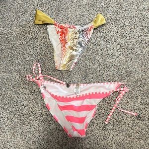 2 bikini bottoms